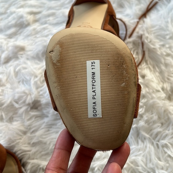 Michael Kors Sofia Platform Pump - Picture 5 of 8